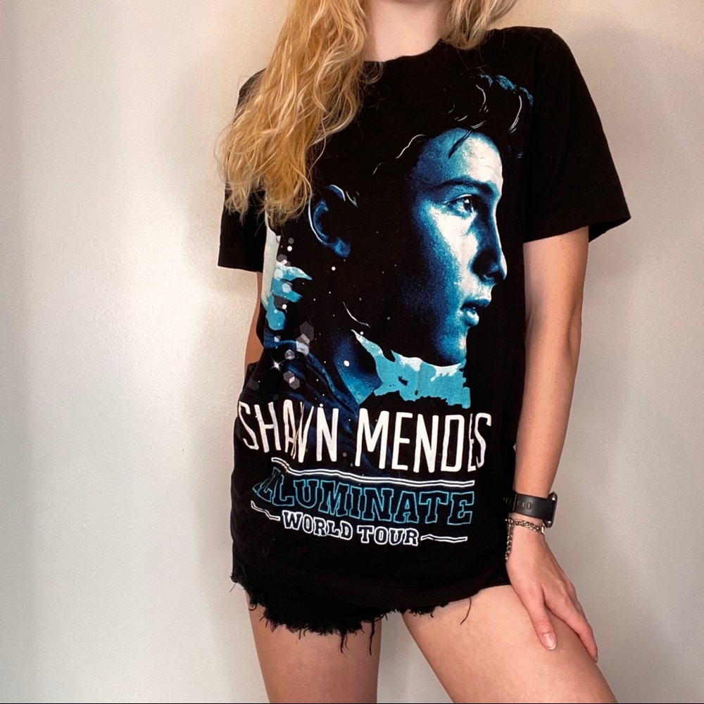 Shawn Mendes Illuminate Tour shirt (unisex m)